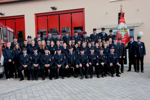 Gruppenfoto Fahrzeugweihe ohne MLF.JPG